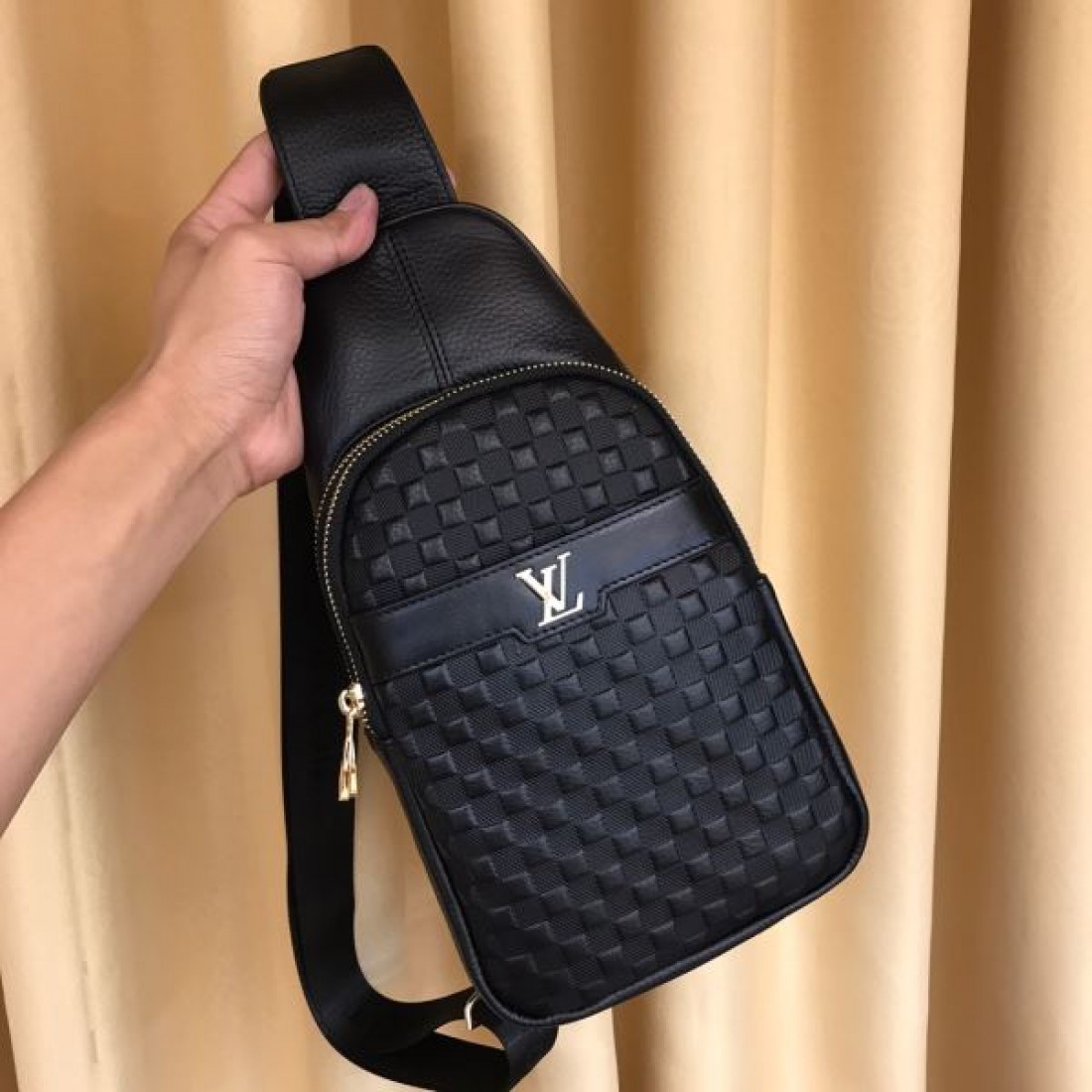 高級感ただよう ルイヴィトン コピー チェストバッグ LOUIS VUITTON で華やかに