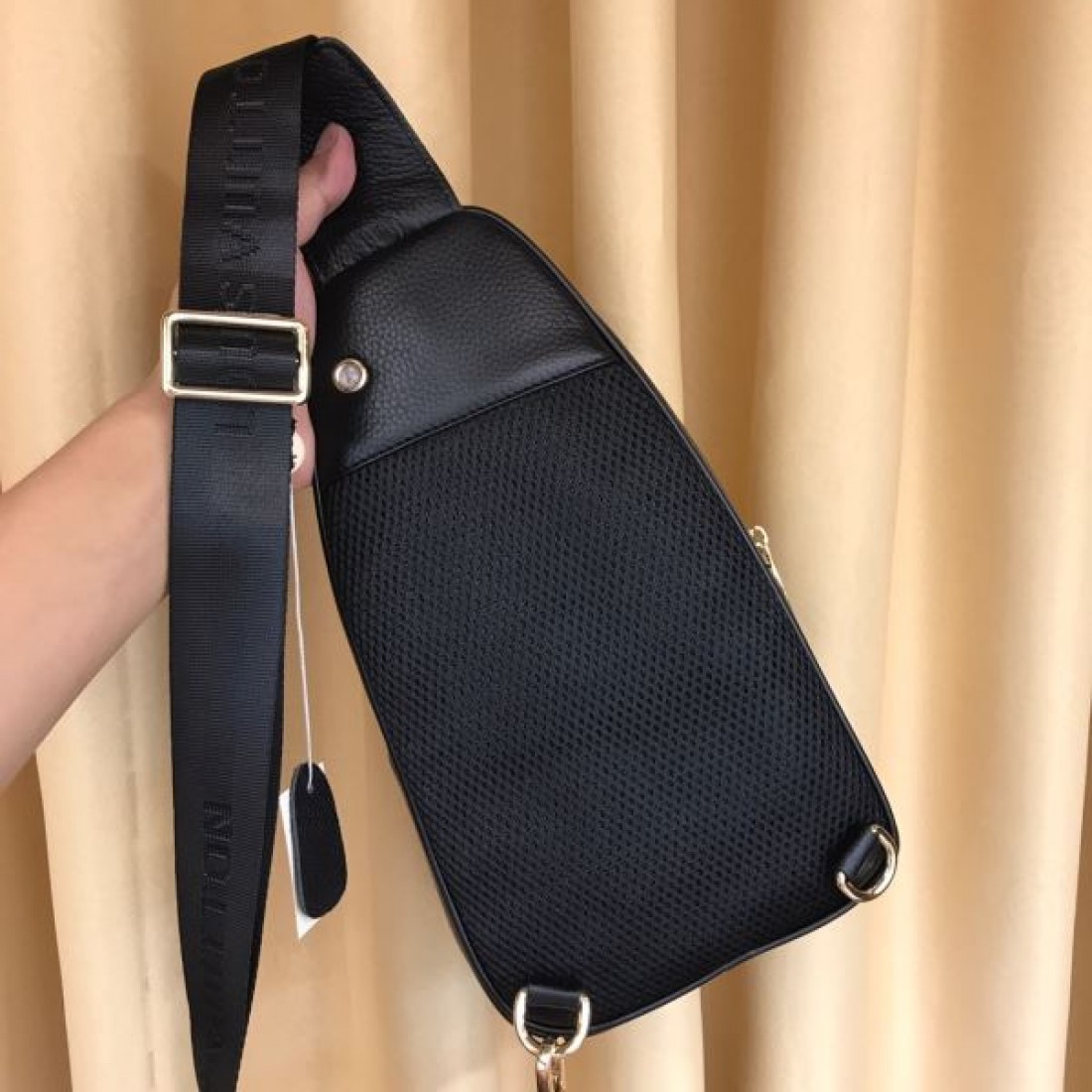 高級感ただよう ルイヴィトン コピー チェストバッグ LOUIS VUITTON で華やかに