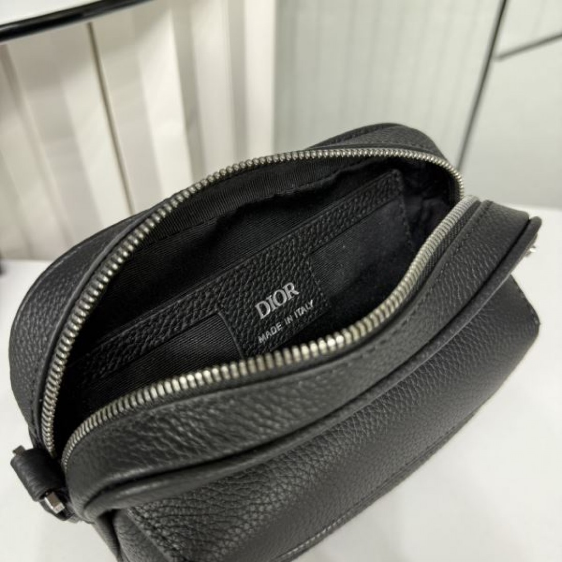 ディオール コピー ショルダーバッグ DIOR 華やかでエレガントな雰囲気