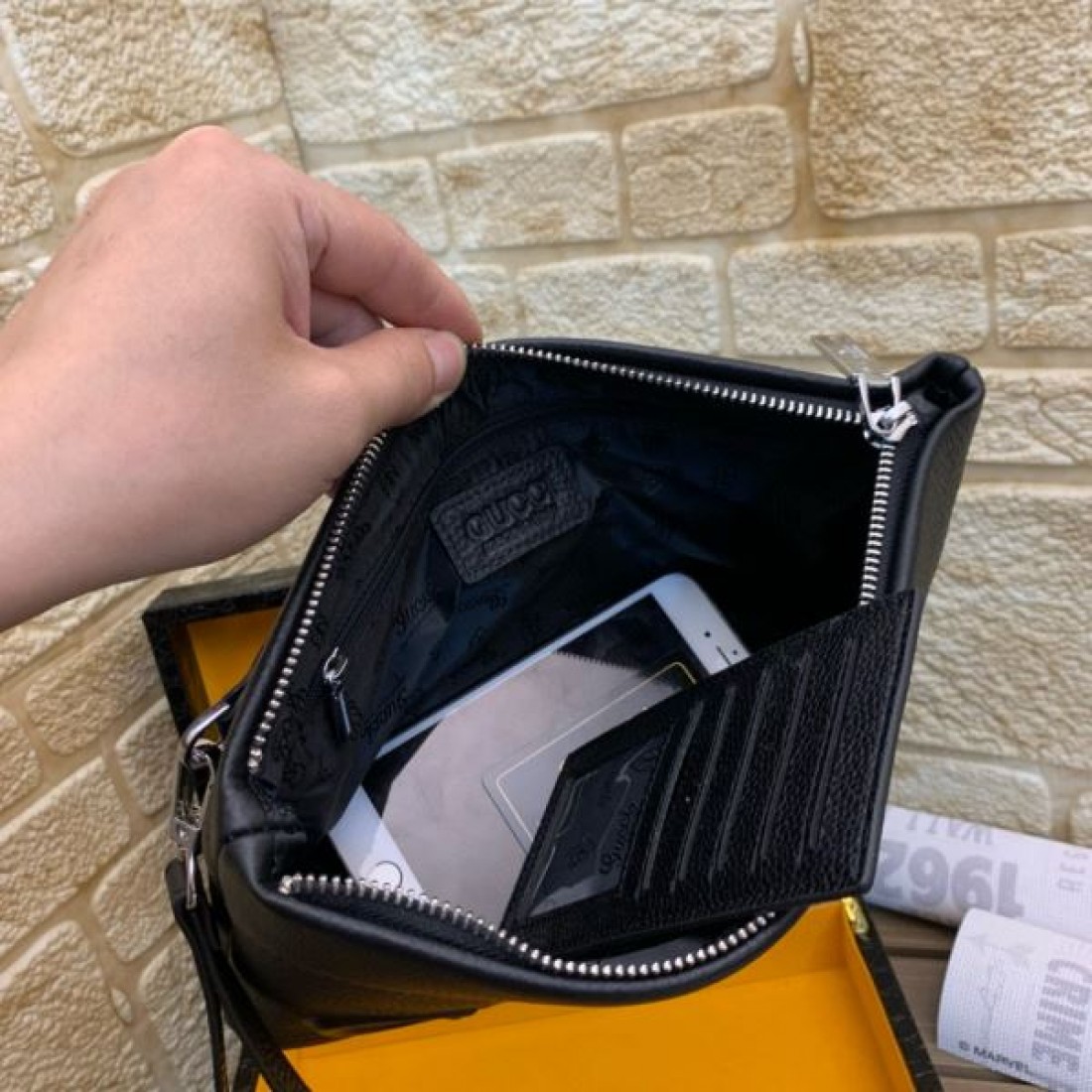 GUCCI グッチ コピー クラッチバッグ エレガントで都会的な印象をプラス