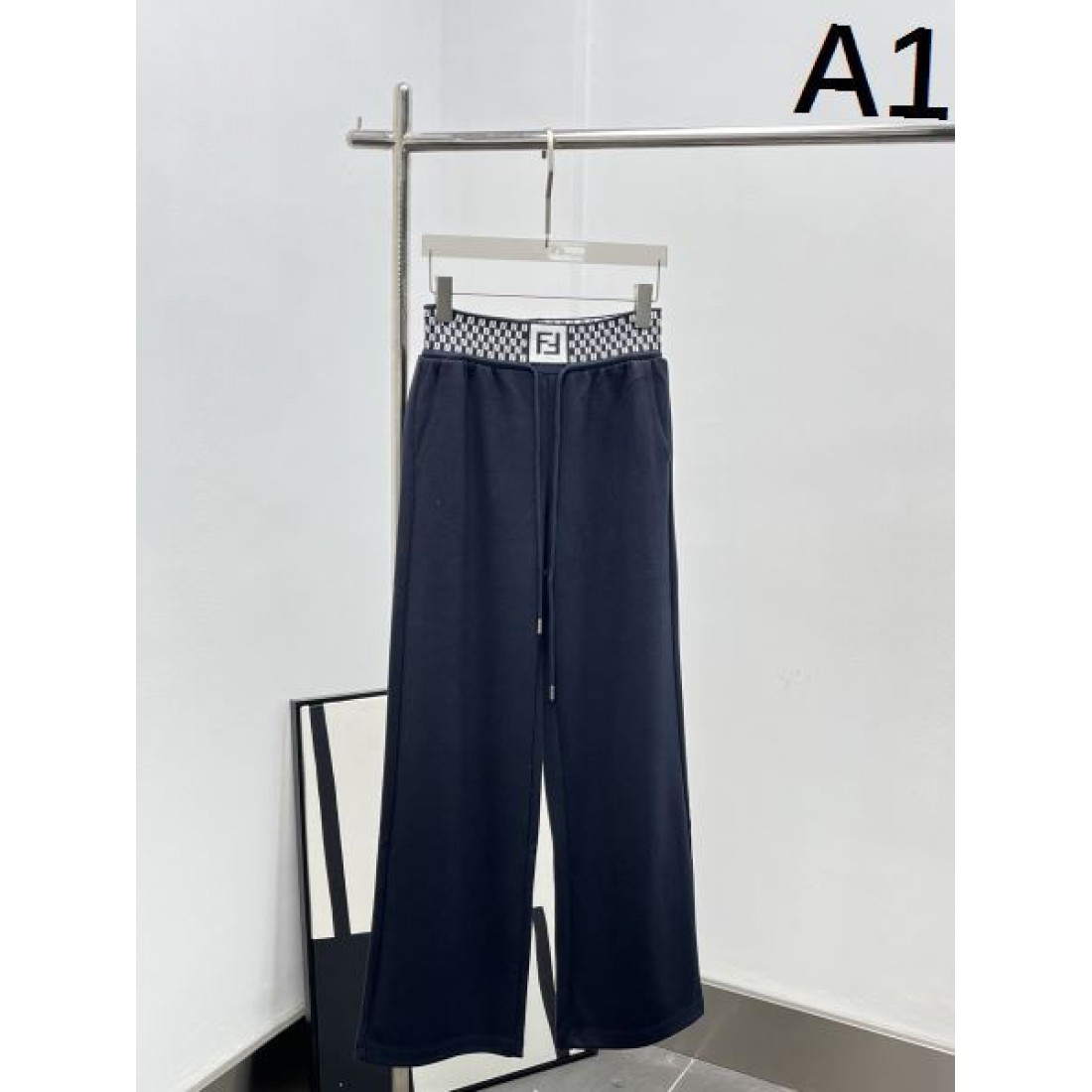 高級 スタイリッシュ FENDI モード フェンディ コピー ワイドパンツ