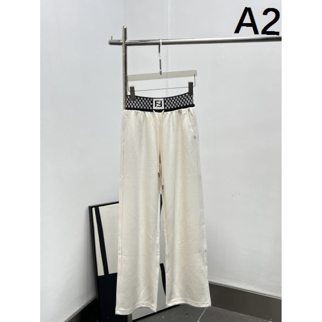 高級 スタイリッシュ FENDI モード フェンディ コピー ワイドパンツ