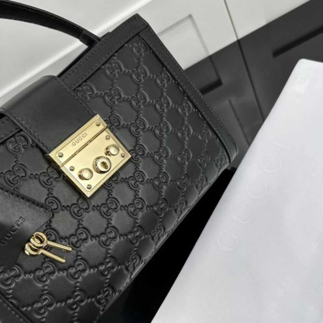 高級 感度の高い トレンドな GUCCI グッチ コピー トートバッグ スタイリッシュ 洗練された 