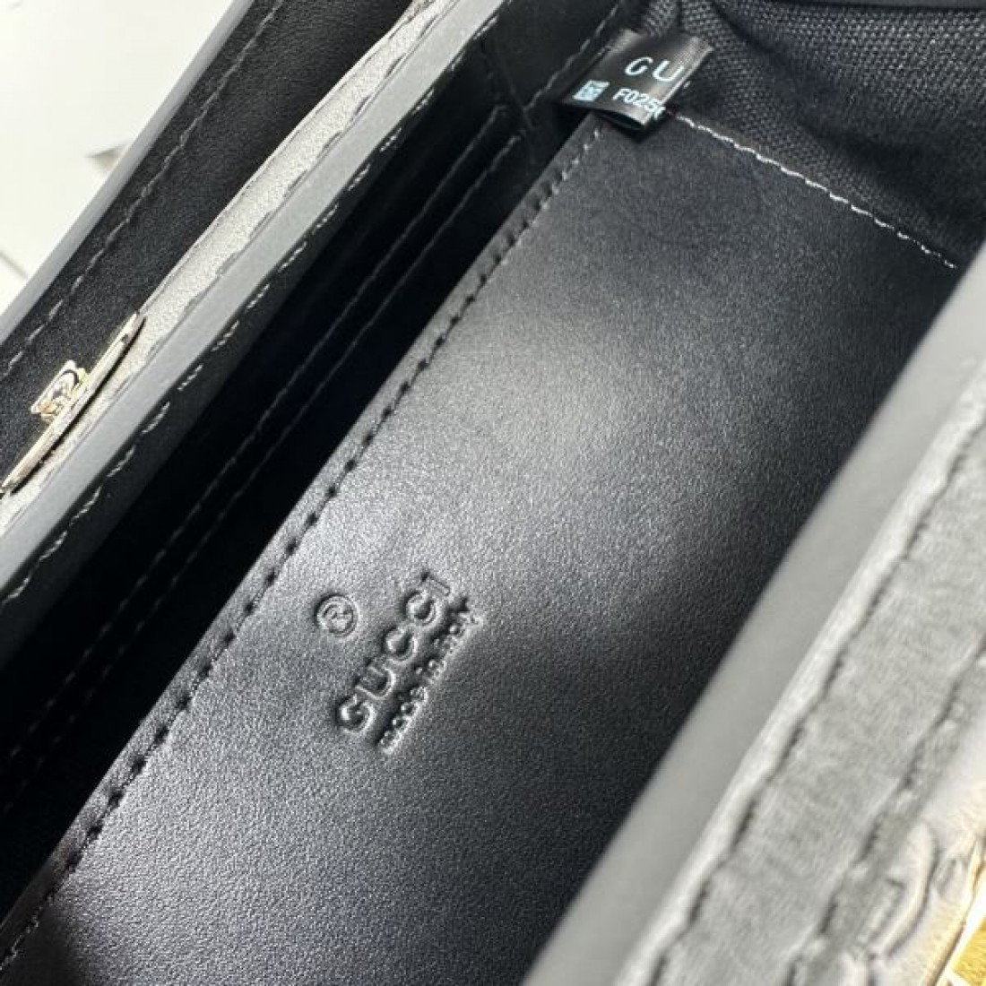 高級 感度の高い トレンドな GUCCI グッチ コピー トートバッグ スタイリッシュ 洗練された 