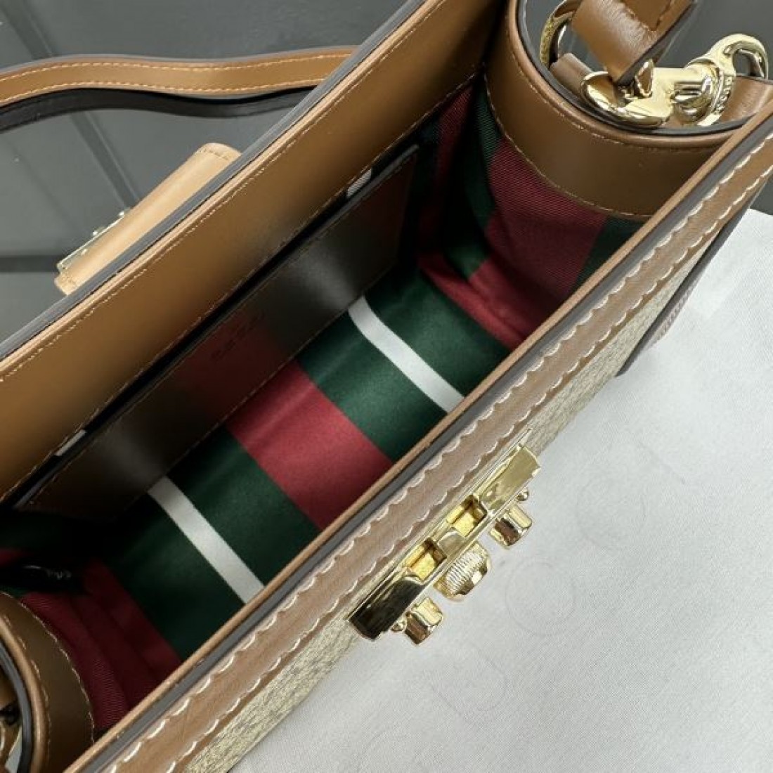 クラシカル 高貴 上質な GUCCI グッチ コピー トートバッグ おしゃれ 長く使える エレガント