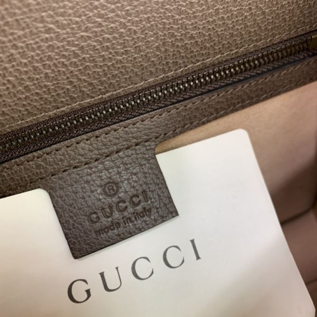 モダン おしゃれ 高級感のある GUCCI グッチ コピー トートバッグ 便利 使いやすい スタイリッシュ