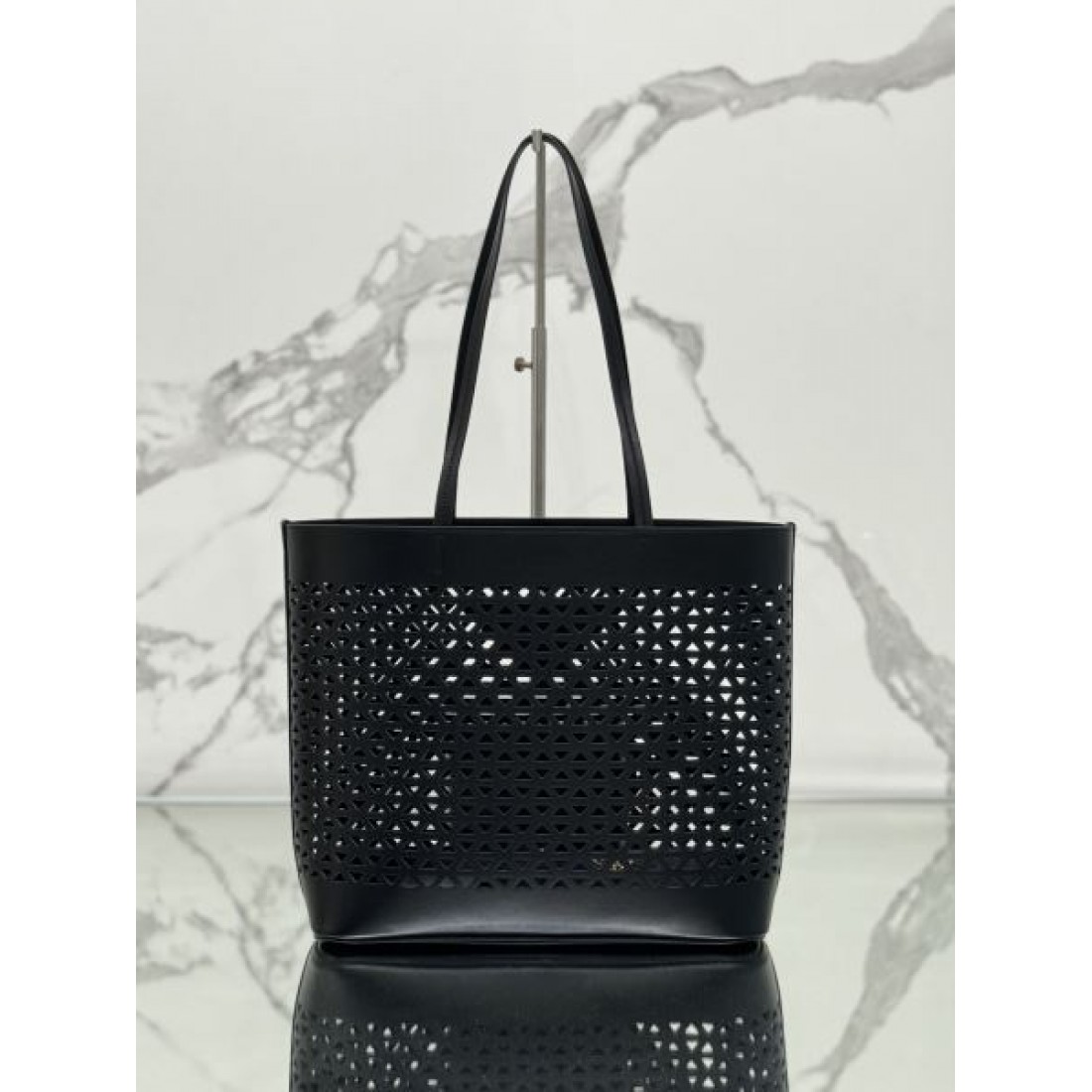 おしゃれ シンプル 高品質な PRADA プラダ コピー トートバッグ 実用的 エレガント 洗練された