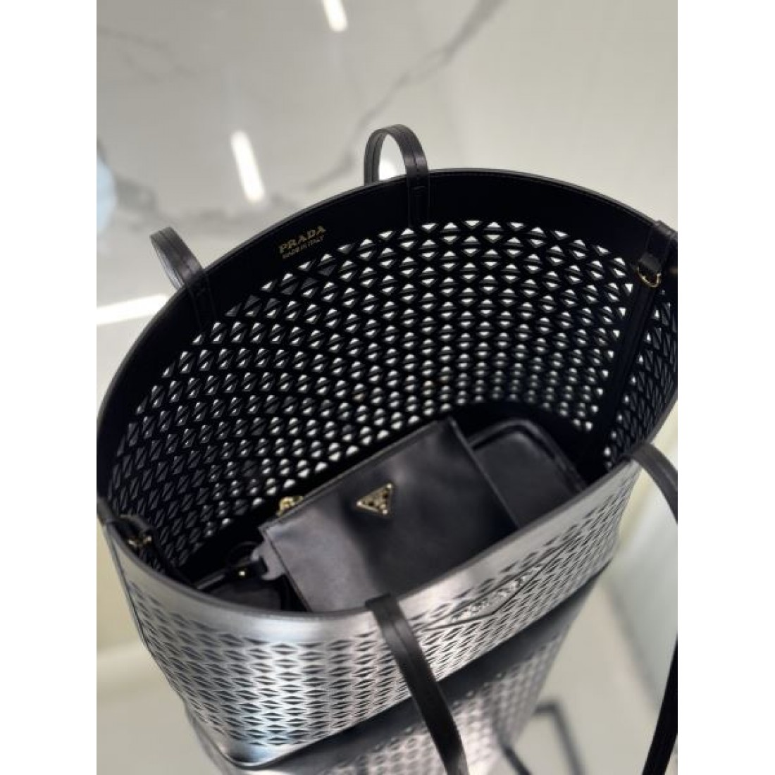 おしゃれ シンプル 高品質な PRADA プラダ コピー トートバッグ 実用的 エレガント 洗練された