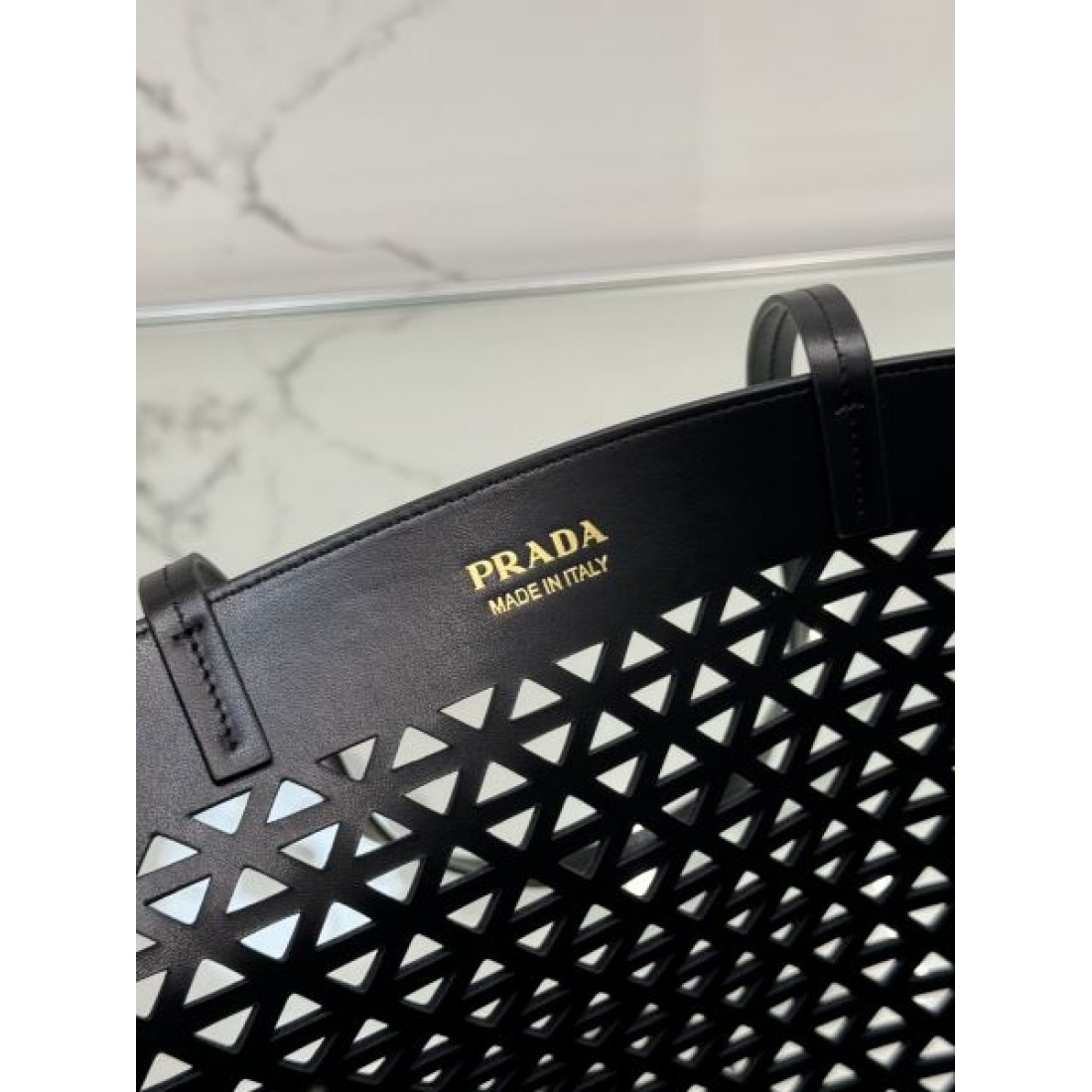 おしゃれ シンプル 高品質な PRADA プラダ コピー トートバッグ 実用的 エレガント 洗練された