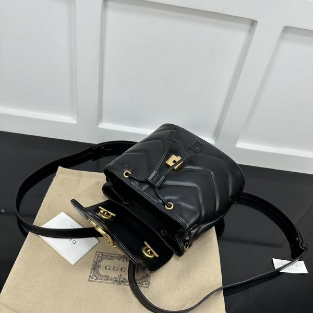 クラシック 高級感のある スタイリッシュな GUCCI グッチ コピー バックパック 実用的 おしゃれ