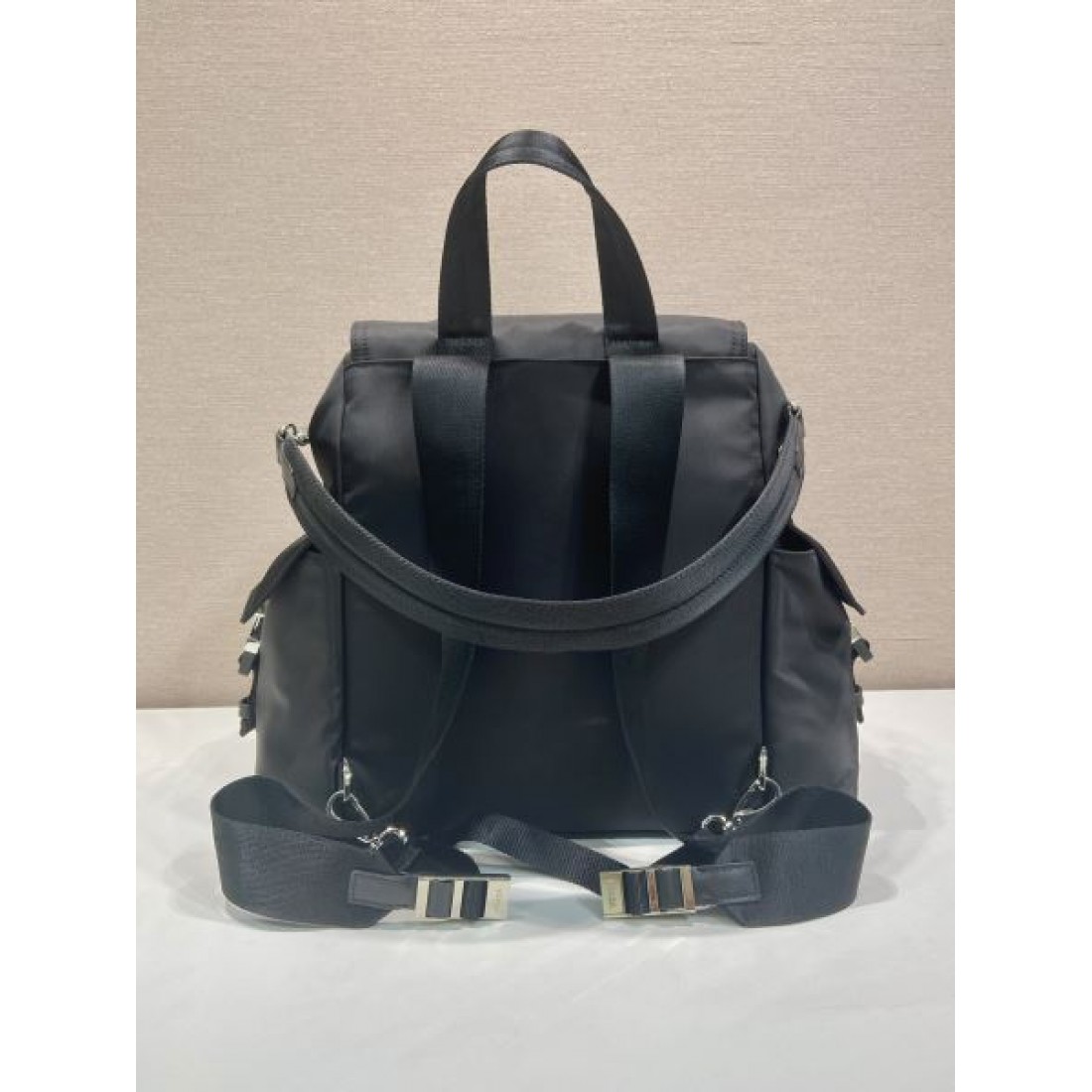 シンプル モダン 上質な PRADA プラダ コピー バックパック 使いやすい 快適 おしゃれ