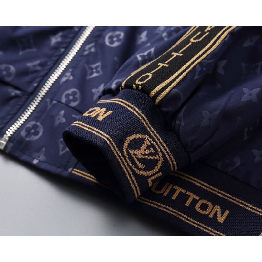 高級 洗練 クラシック LOUIS VUITTON ルイヴィトン コピー コート エレガント 美麗 上品