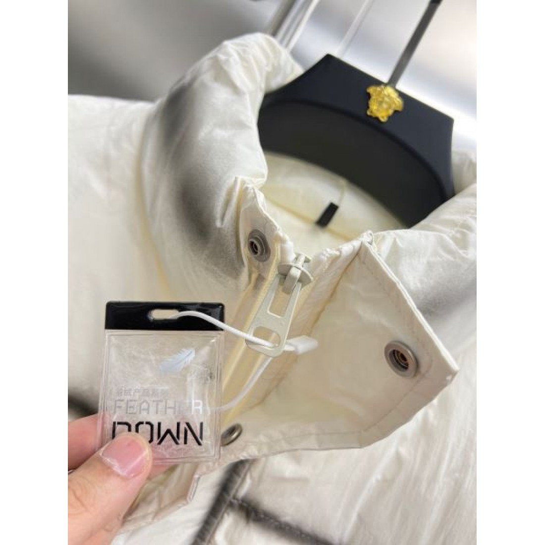 エレガント 迫力 洗練 バレンシアガ BALENCIAGA コピー ダウンジャケット モード ラグジュアリー 上品