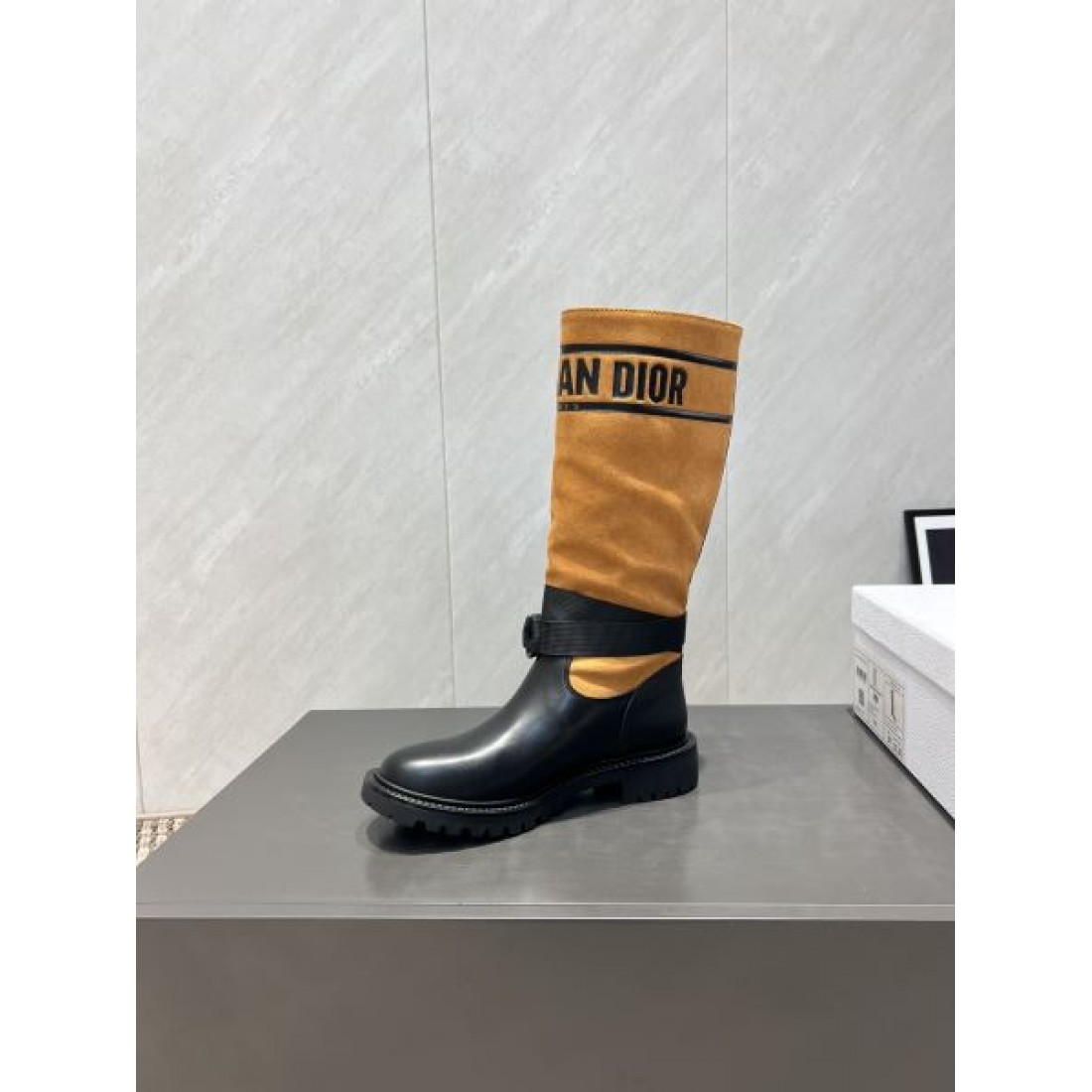 秋冬限定 限定モデルの ディオール DIOR スーパーコピー ブーツ 精巧な
