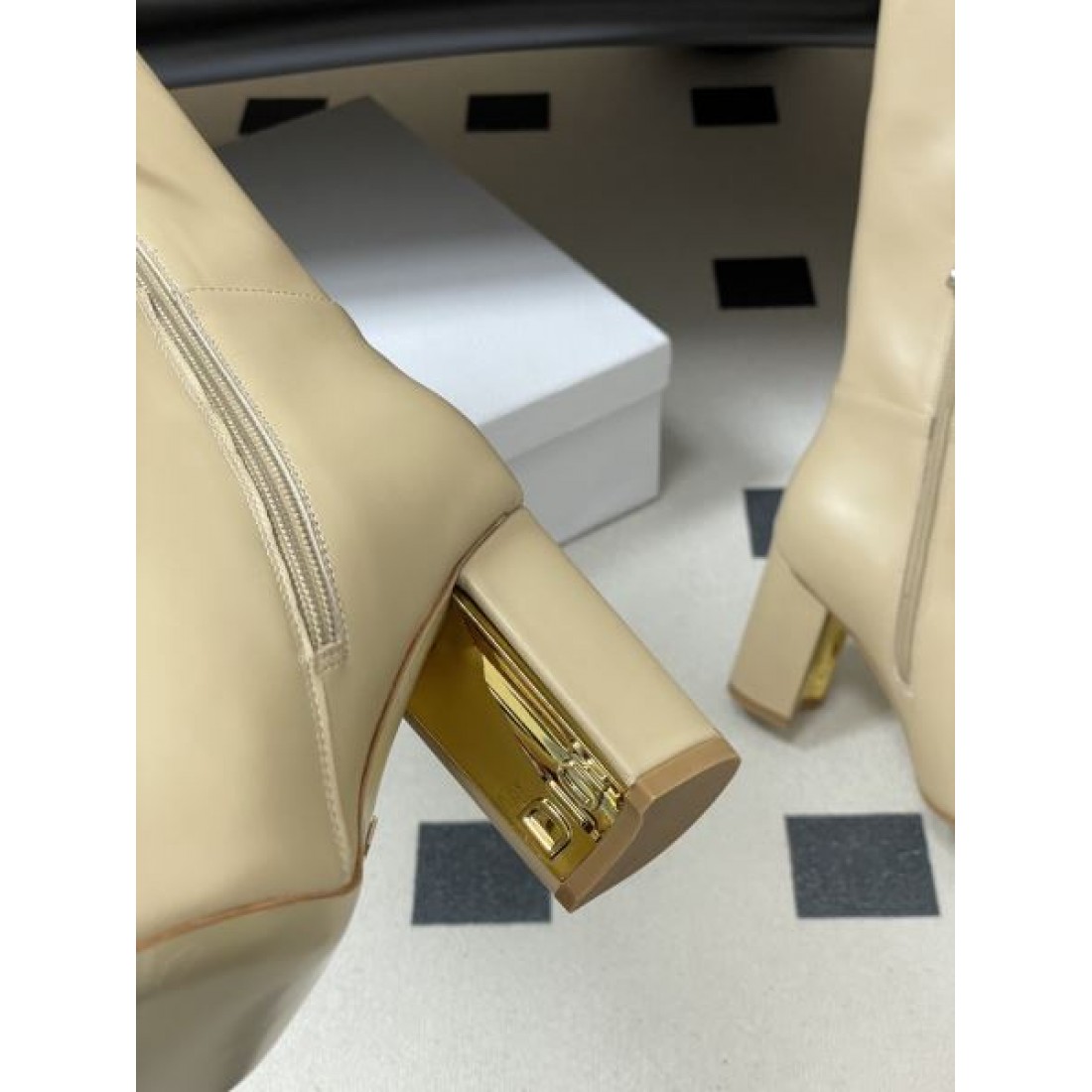 秋冬の注目作 洗練された ディオール DIOR スーパーコピー ブーツ 高級感のある