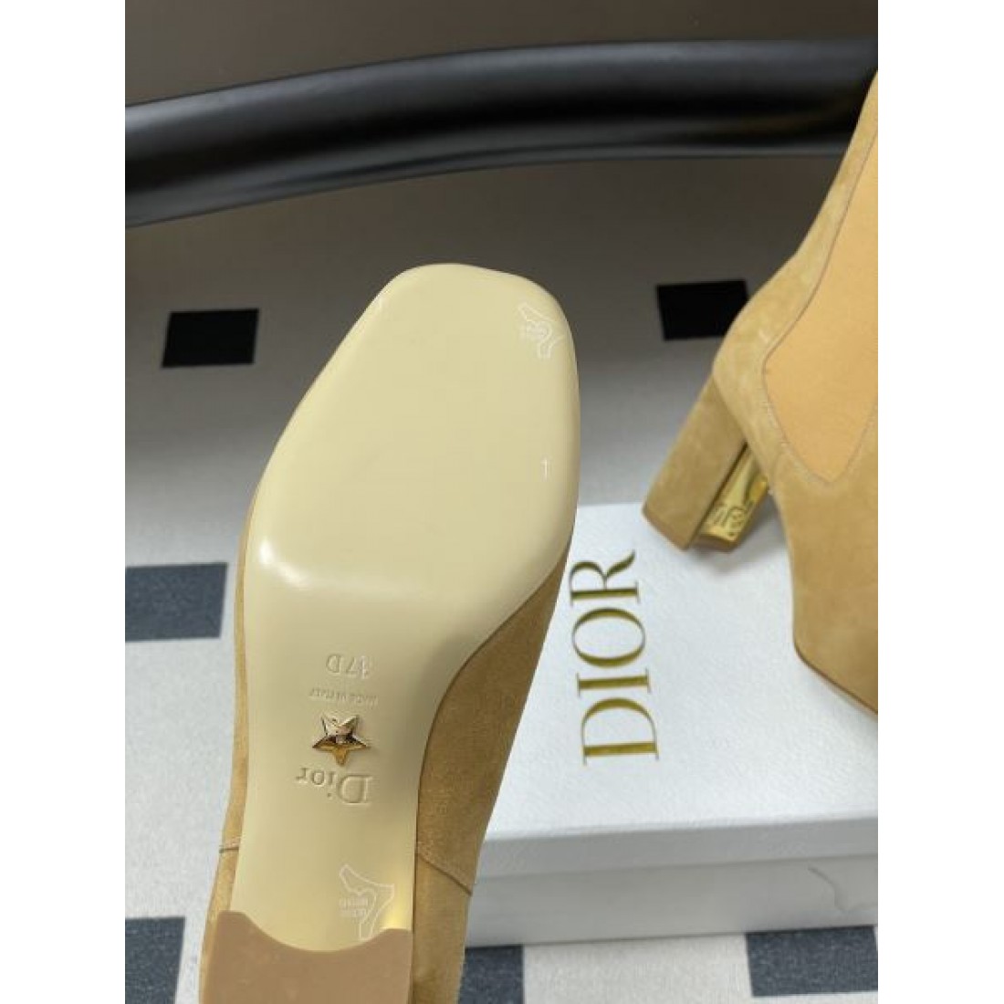 冬の定番 上品な ディオール DIOR スーパーコピー ブーツ スタイリッシュな