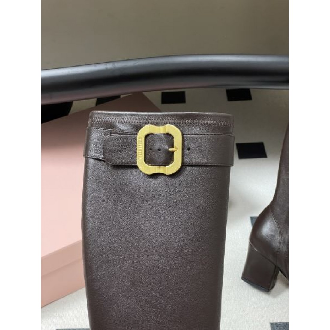 205秋冬トレンド 可愛い MIU MIU ミュウミュウ コピー ブーツ 大人気 秋冬スタイルおすすめ