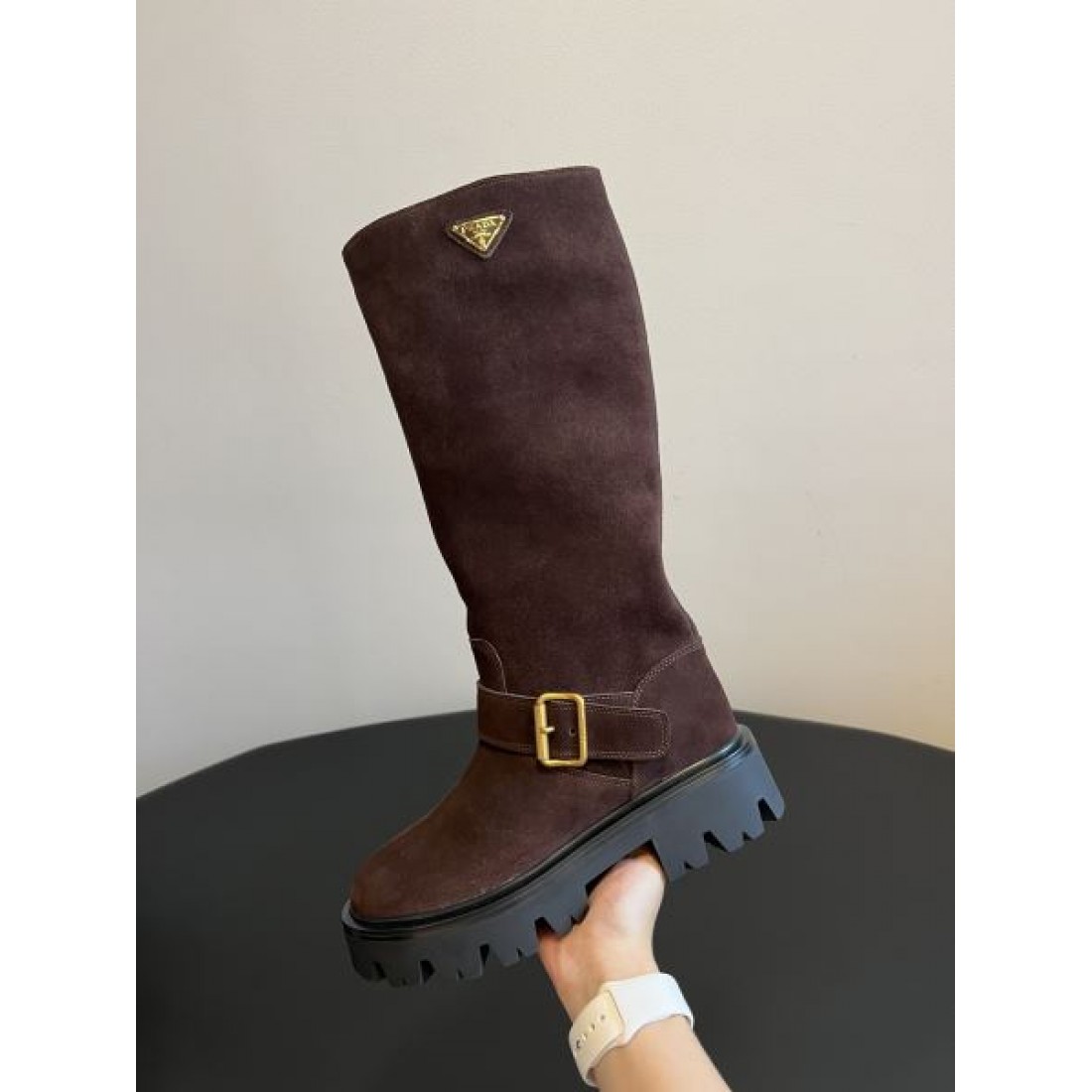 モードな 先鋭的な ミニマルな PRADA プラダ コピー ブーツ シャープな 都会的な クールな