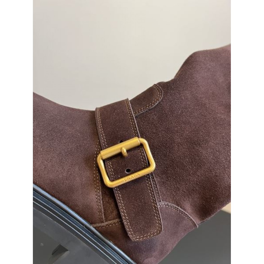 モードな 先鋭的な ミニマルな PRADA プラダ コピー ブーツ シャープな 都会的な クールな