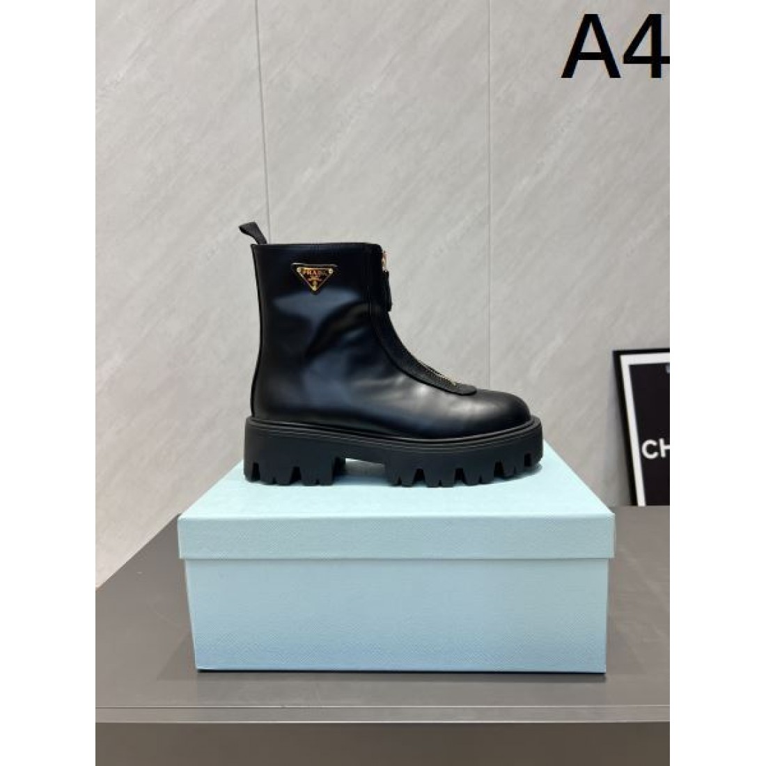 コンテンポラリーな シックな ツヤ感ある PRADA プラダ コピー ブーツ ゴージャスな 履き心地良い