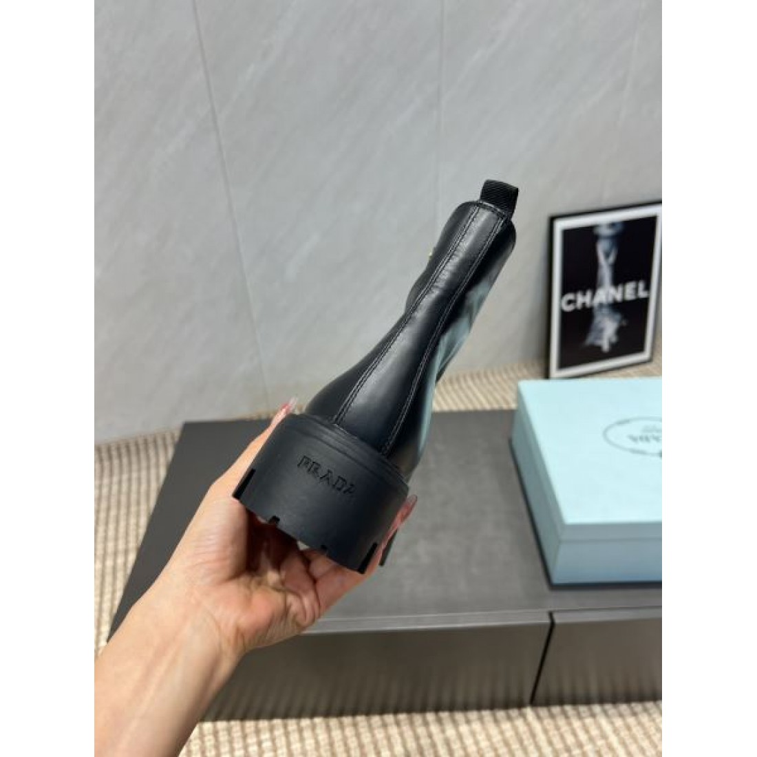 コンテンポラリーな シックな ツヤ感ある PRADA プラダ コピー ブーツ ゴージャスな 履き心地良い