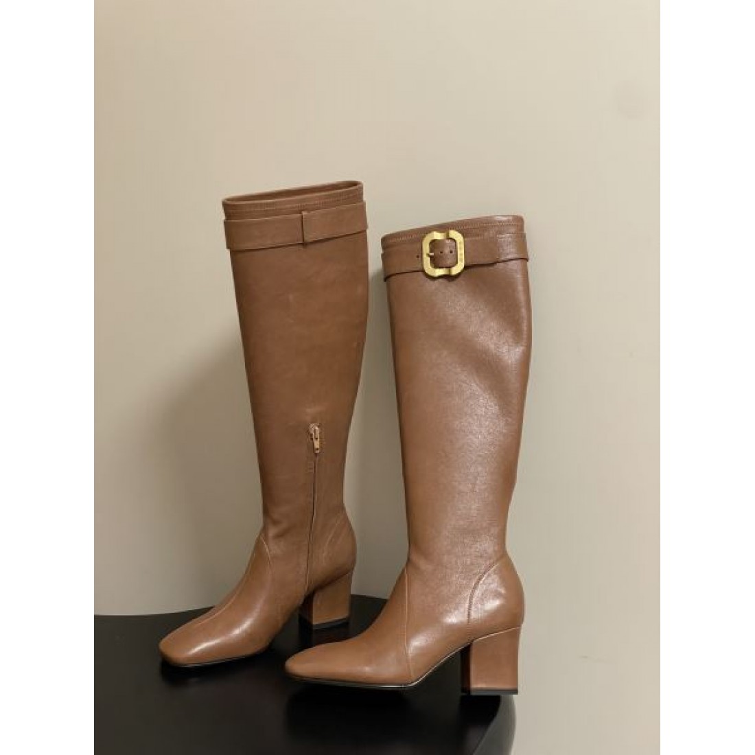  アーキテクチャルな 立体感のある グラマラスな PRADA プラダ コピー ブーツ 存在感のある