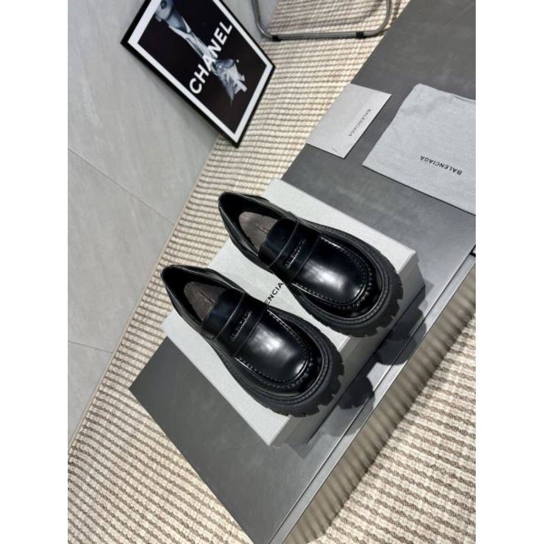 未来的な デコンストラクションな ボリューミーな BALENCIAGA バレンシアガ コピー カジュアルシューズ 独創的な 