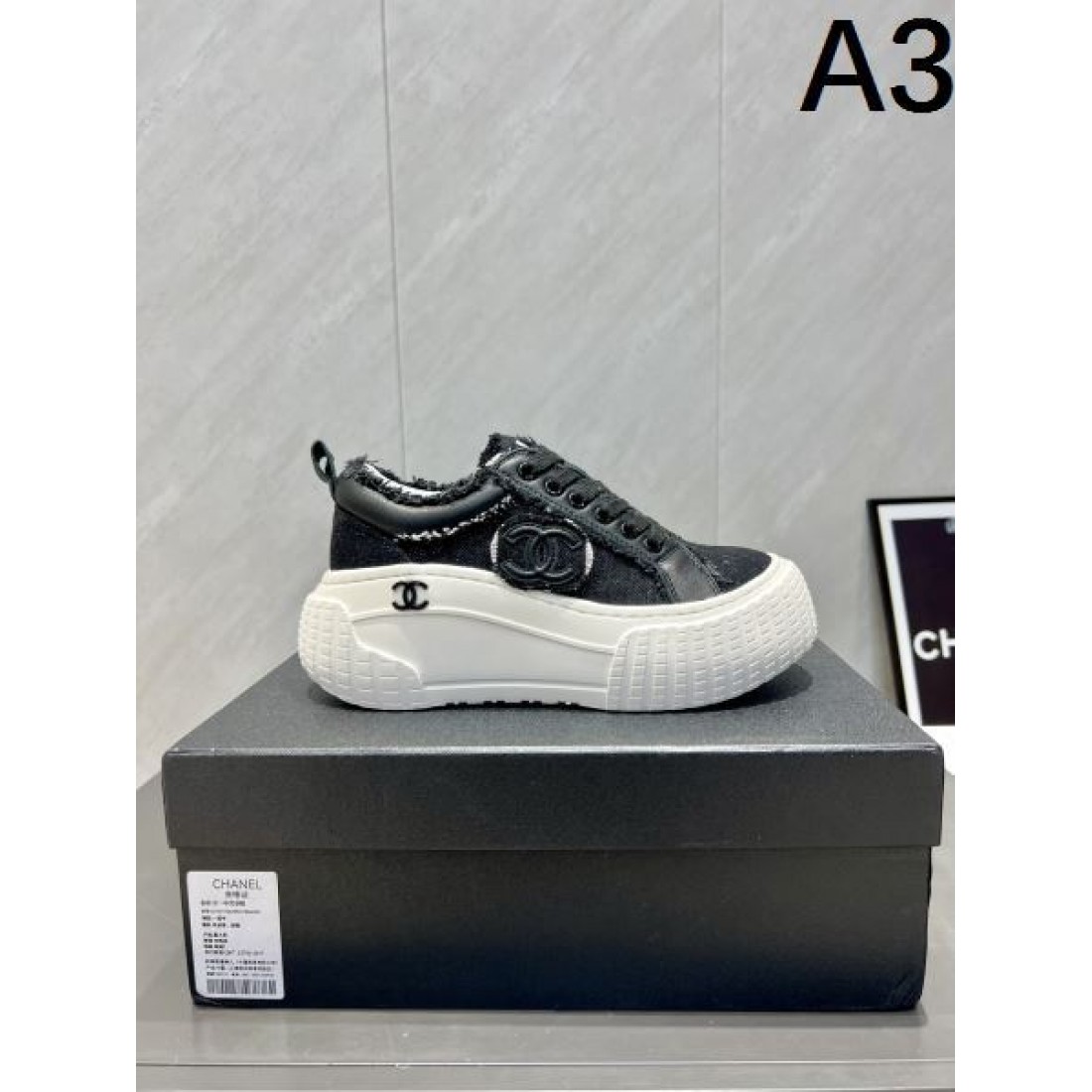 ラグジュアリーな 端正な 輝きのある CHANEL シャネル コピー カジュアルシューズ タイムレスな