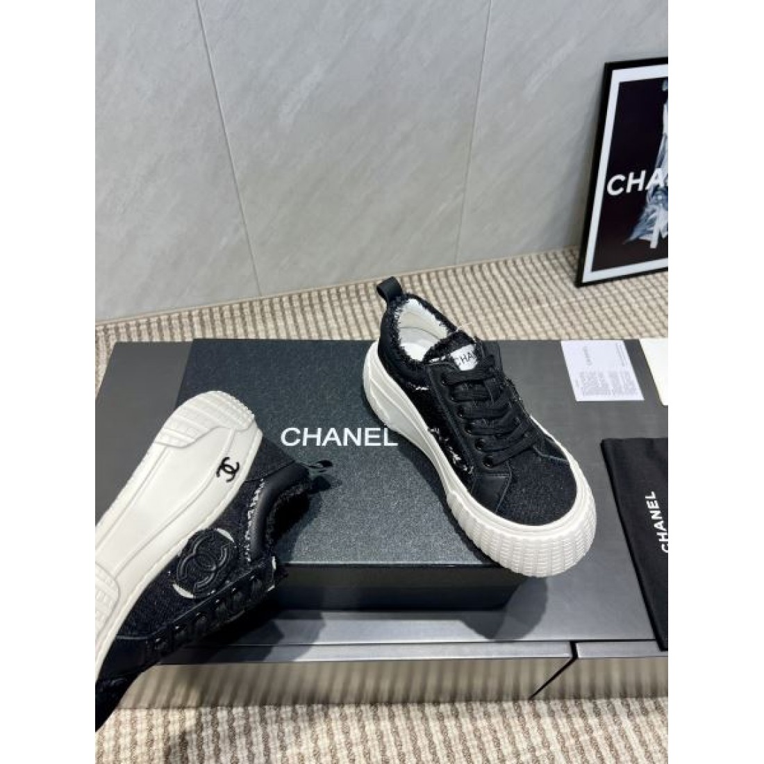 ラグジュアリーな 端正な 輝きのある CHANEL シャネル コピー カジュアルシューズ タイムレスな