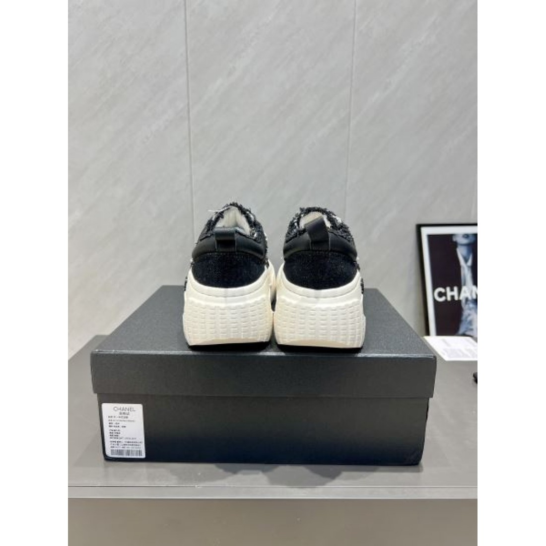 ラグジュアリーな 端正な 輝きのある CHANEL シャネル コピー カジュアルシューズ タイムレスな