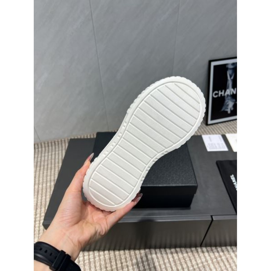 ラグジュアリーな 端正な 輝きのある CHANEL シャネル コピー カジュアルシューズ タイムレスな