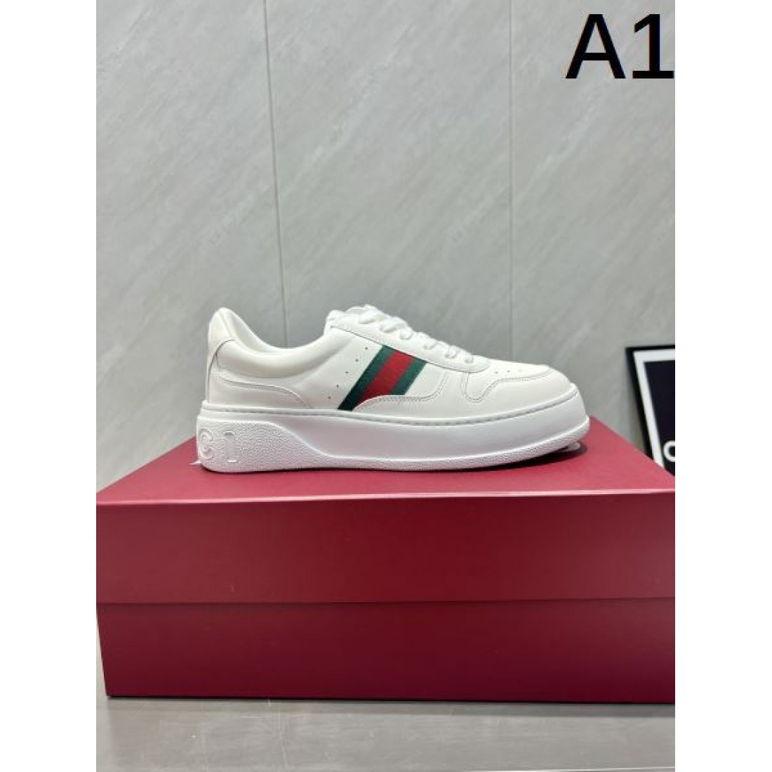 独創的な 斬新な 大胆な GUCCI グッチ コピー カジュアルシューズ 魅惑的な クールな