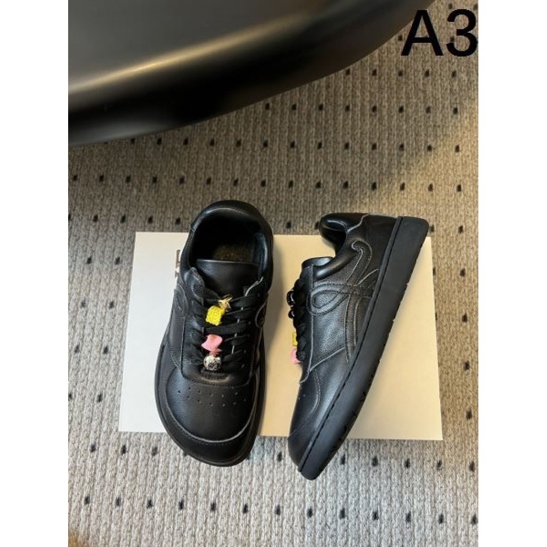 芸術的な ポエティックな 個性的な LOEWE ロエベ コピー カジュアルシューズ 独創的な