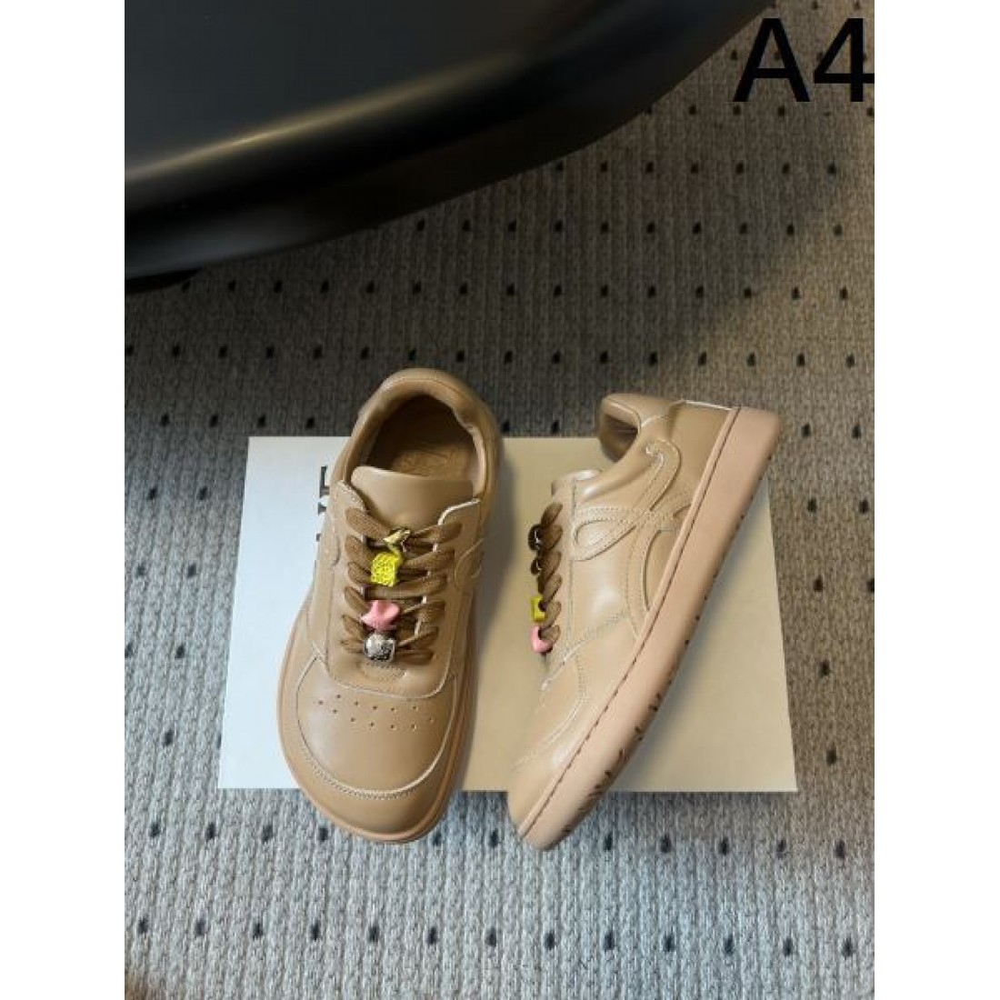 芸術的な ポエティックな 個性的な LOEWE ロエベ コピー カジュアルシューズ 独創的な