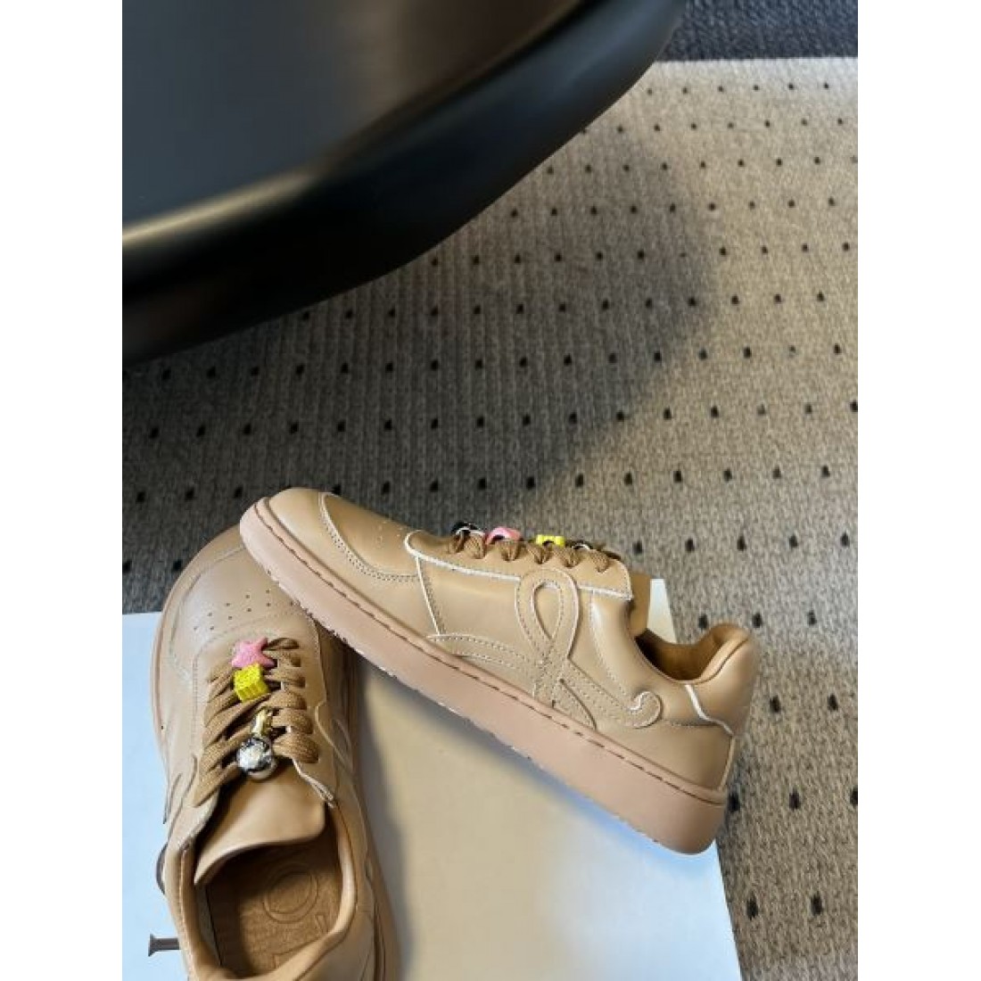 芸術的な ポエティックな 個性的な LOEWE ロエベ コピー カジュアルシューズ 独創的な