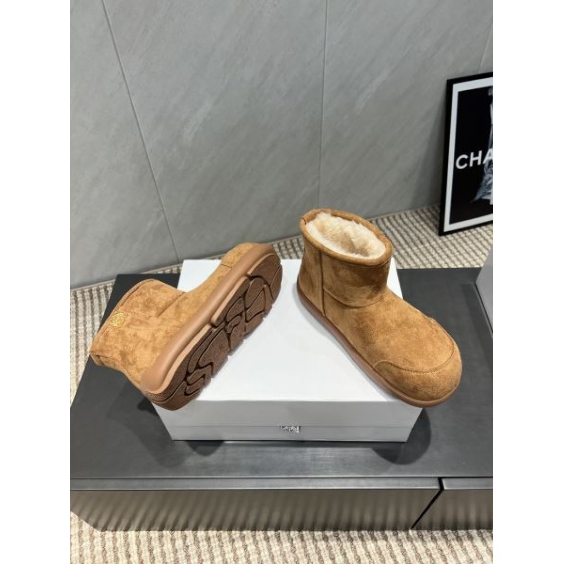 革新的な 知的な 都会的な LOEWE ロエベ コピー カジュアルシューズ しなやかな 味わい深い