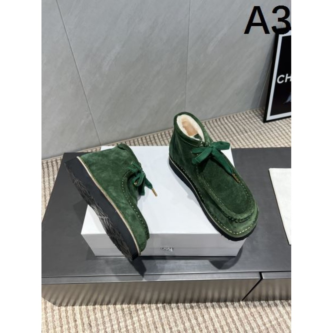 芸術的 柔らか 洗練された LOEWE ロエベ コピー カジュアルシューズ 静かな高級感 すっきり 落ち着いた