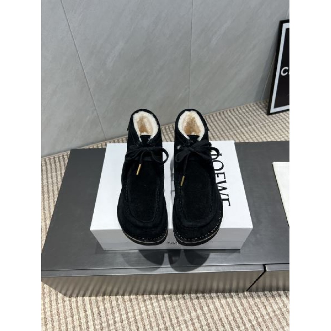 芸術的 柔らか 洗練された LOEWE ロエベ コピー カジュアルシューズ 静かな高級感 すっきり 落ち着いた