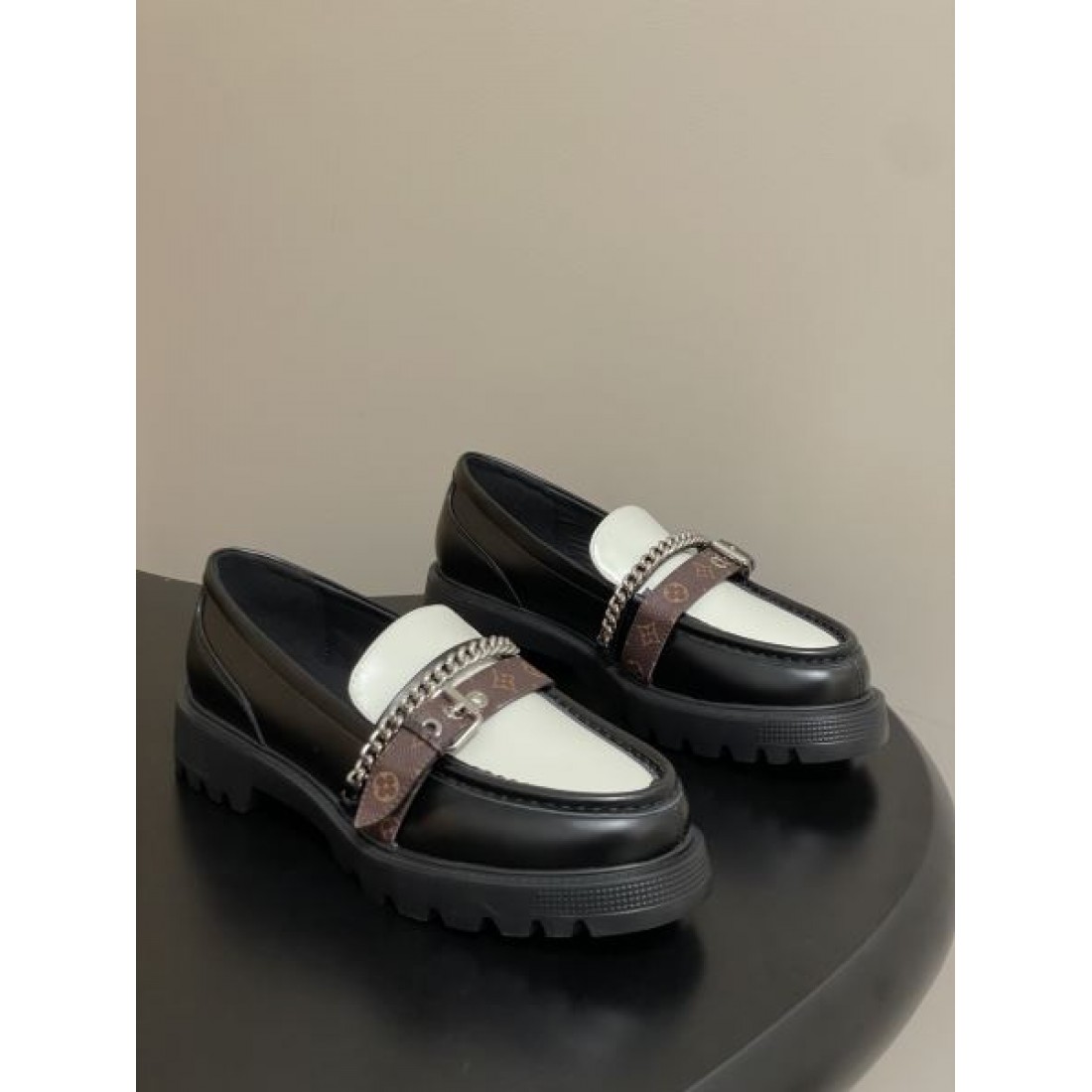 格式高い 上質 優雅 LOUIS VUITTON ルイヴィトン コピー カジュアルシューズ 軽快 シック こなれた