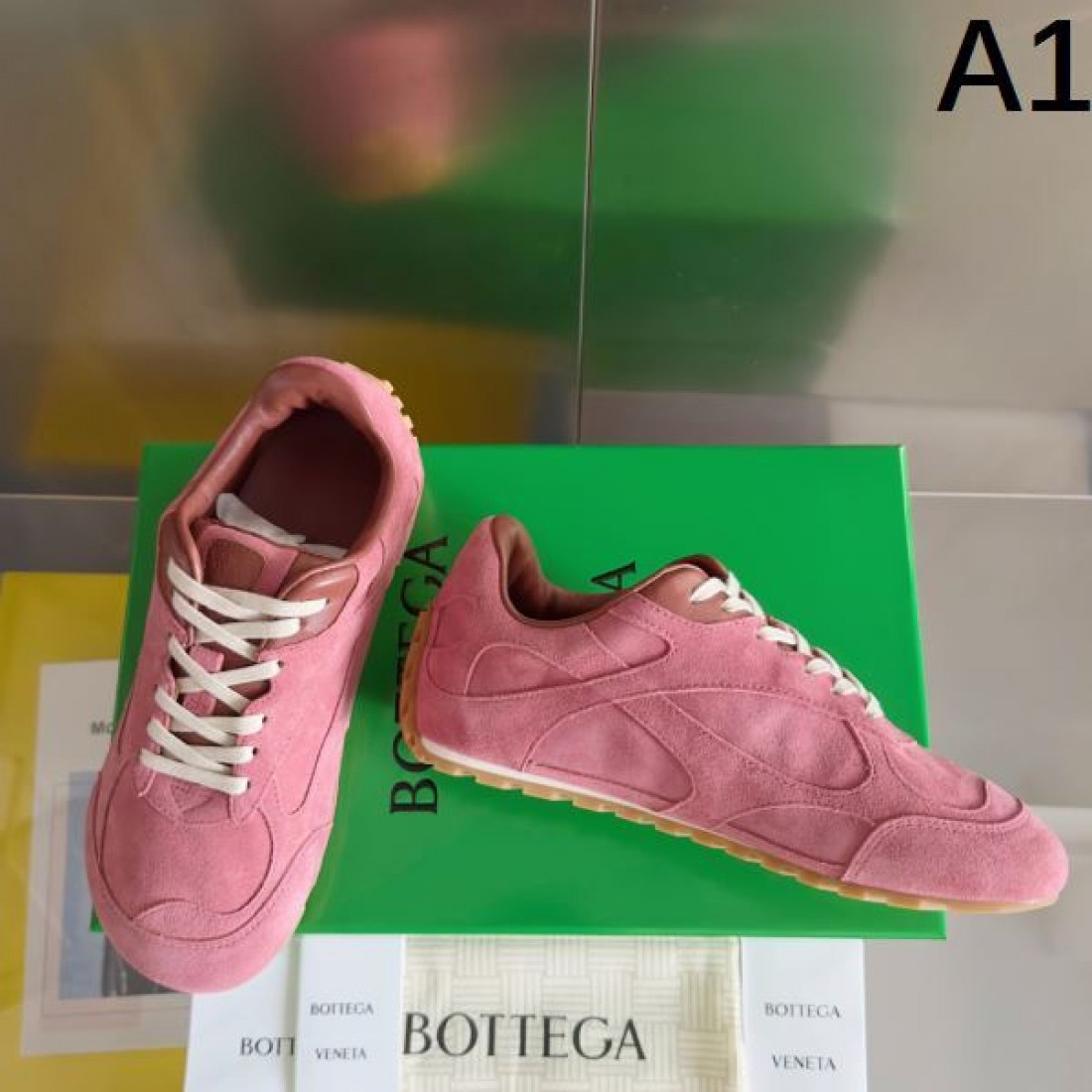 繊細 大人っぽい 洗練 BOTTEGA VENETA ボッテガヴェネタ コピー スニーカー 都会的 柔らか 軽快