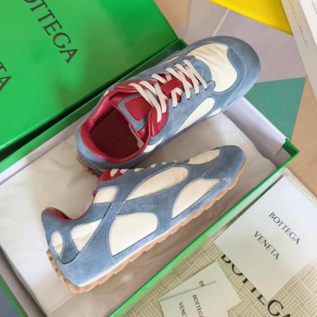 繊細 大人っぽい 洗練 BOTTEGA VENETA ボッテガヴェネタ コピー スニーカー 都会的 柔らか 軽快