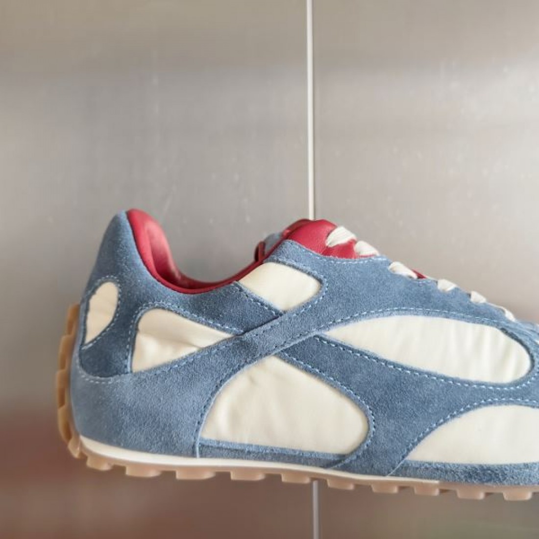 繊細 大人っぽい 洗練 BOTTEGA VENETA ボッテガヴェネタ コピー スニーカー 都会的 柔らか 軽快