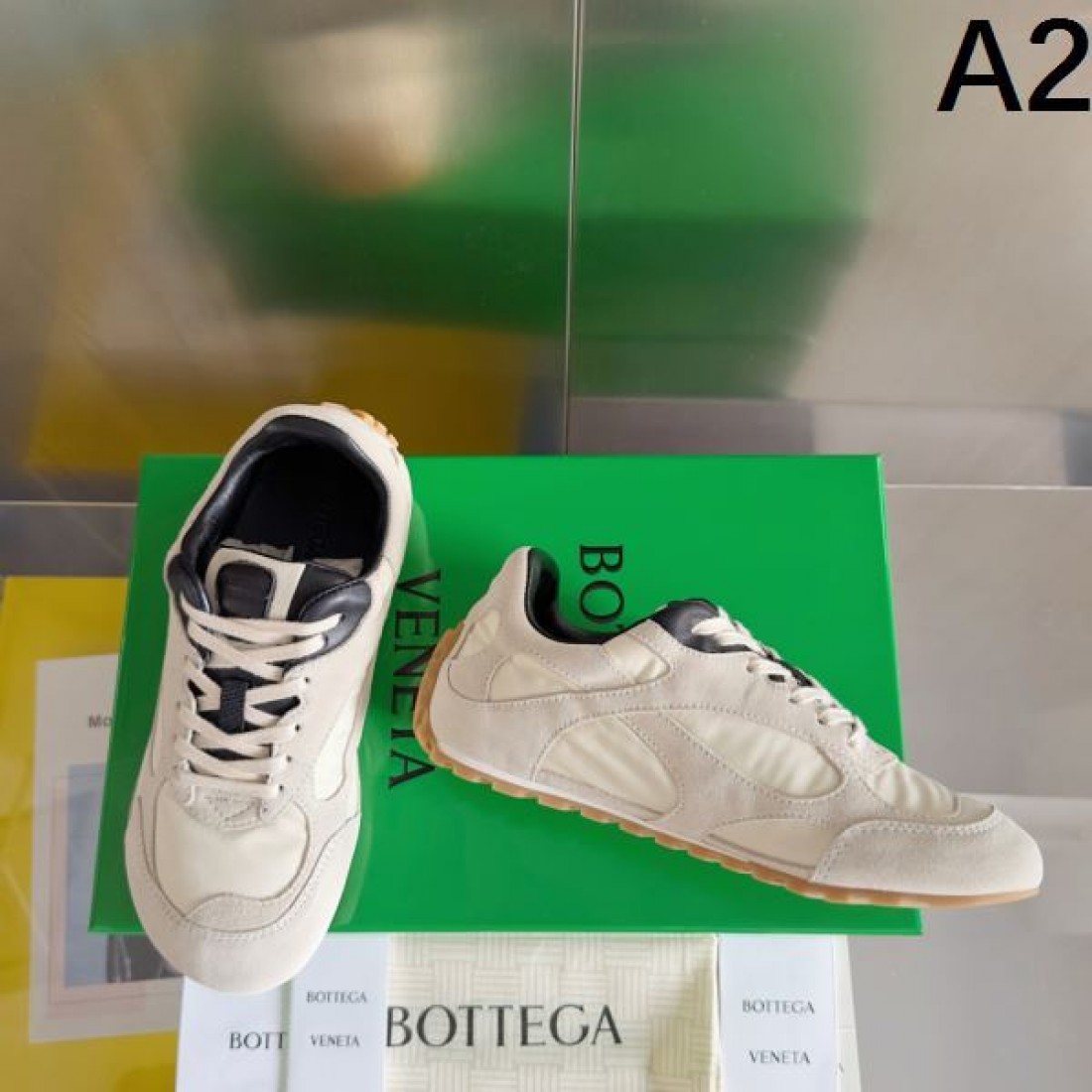 重厚感 モダン 高級感 BOTTEGA VENETA ボッテガヴェネタ コピー スニーカー シック 静かな存在感 