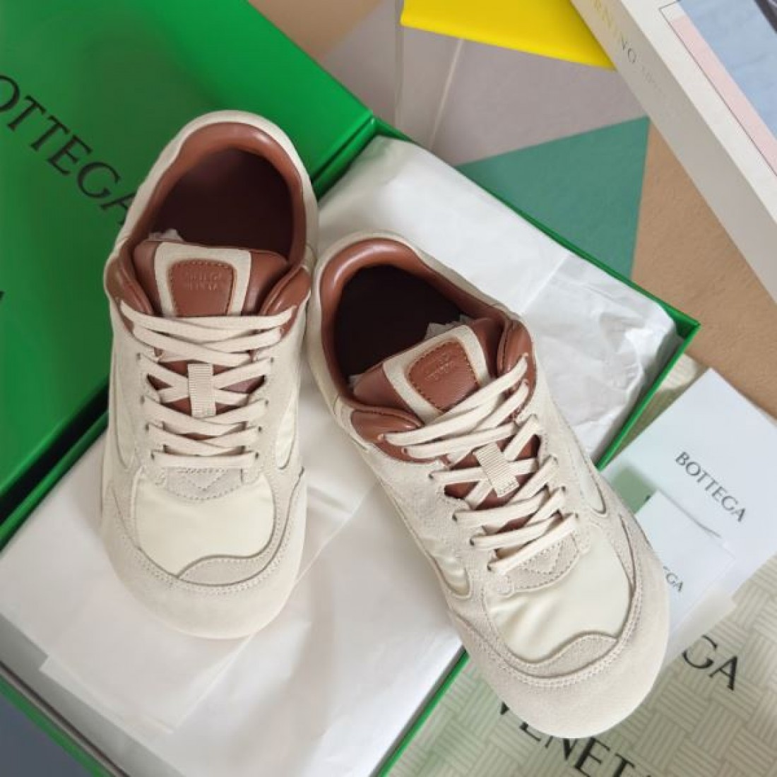 重厚感 モダン 高級感 BOTTEGA VENETA ボッテガヴェネタ コピー スニーカー シック 静かな存在感 