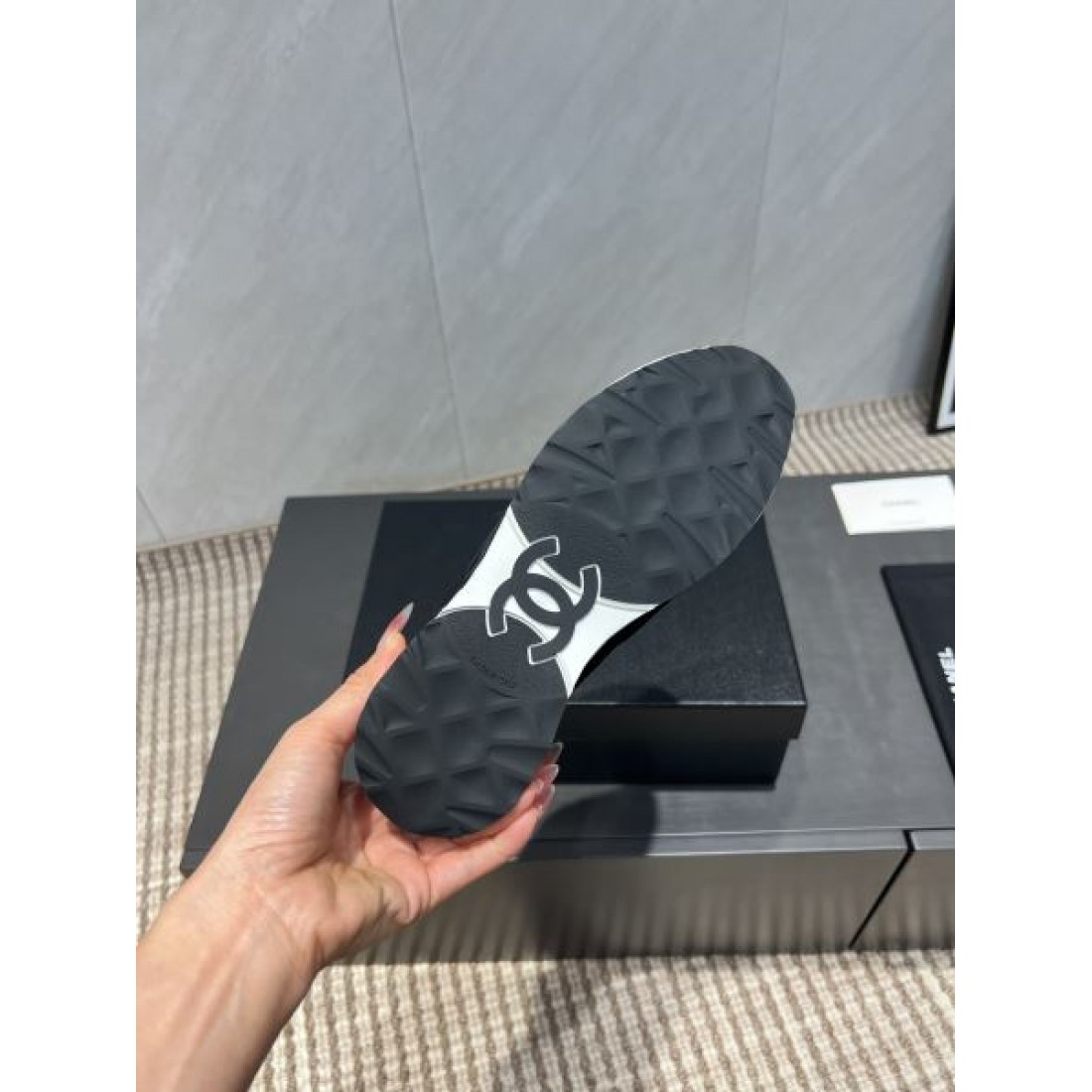 エレガント 上質 軽やか CHANEL シャネル コピー スニーカー 華やか しなやか モダン