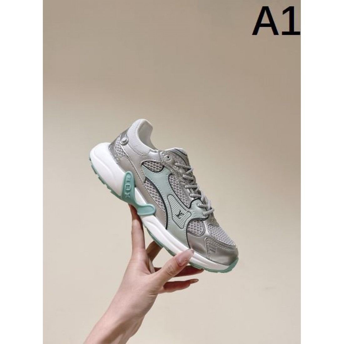 高級感 端正 モードな LOUIS VUITTON ルイヴィトン コピー スニーカー スタイリッシュ 快適