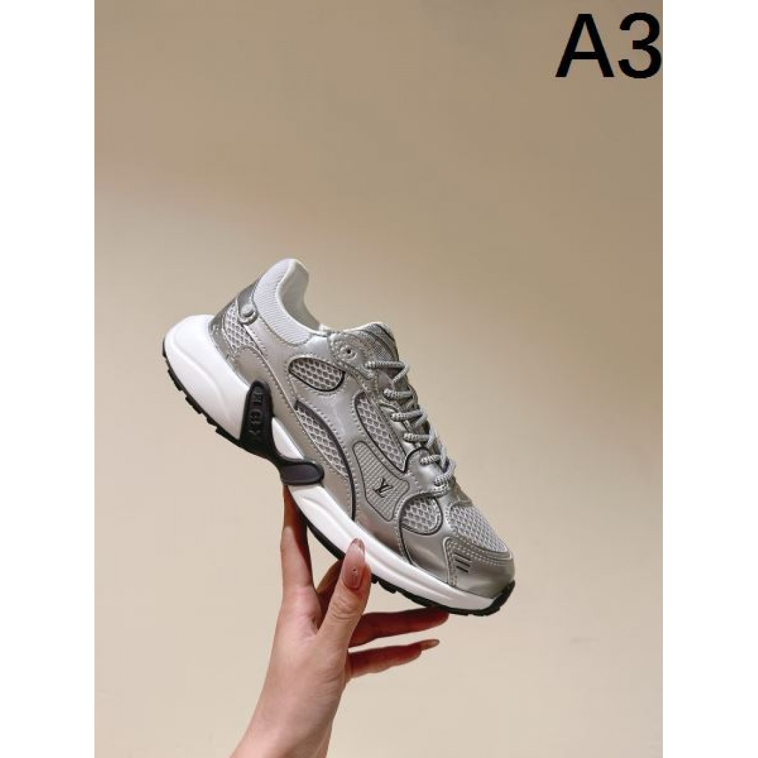 高級感 端正 モードな LOUIS VUITTON ルイヴィトン コピー スニーカー スタイリッシュ 快適 