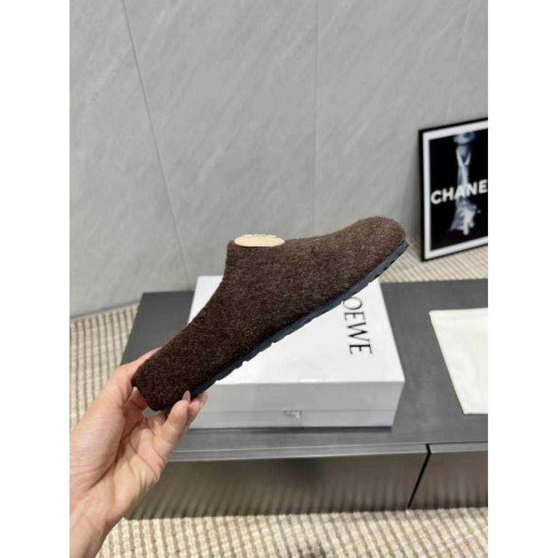 ラグジュアリー 洗練 上質 ロエベ LOEWE コピー ファースリッパ 軽やか モダン 旬顔