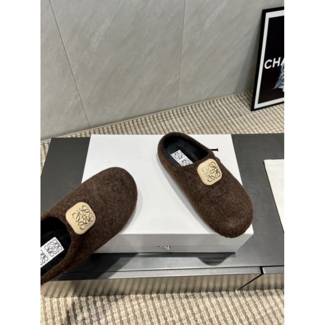 ラグジュアリー 洗練 上質 ロエベ LOEWE コピー ファースリッパ 軽やか モダン 旬顔