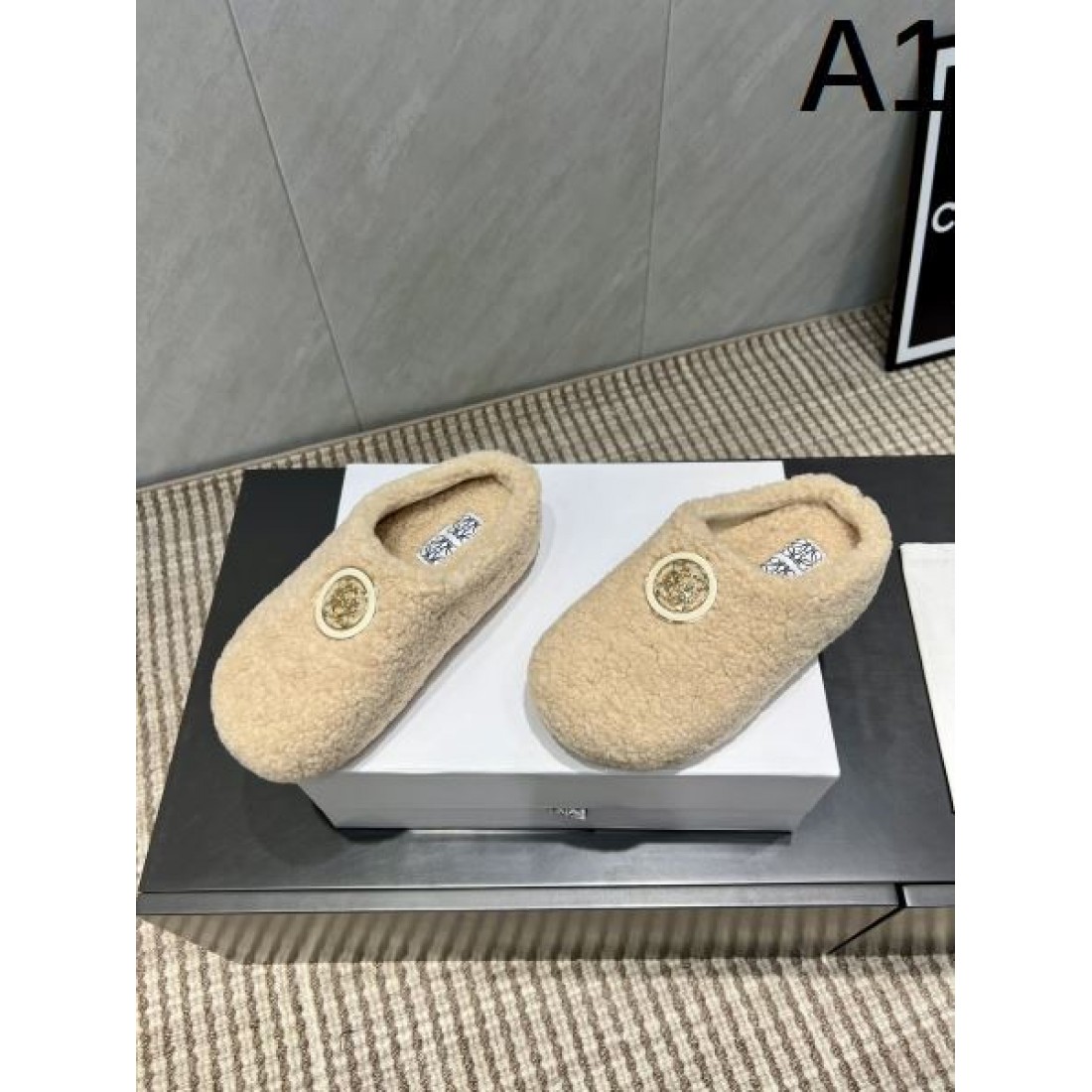 大人可愛い 柔らか 華やか ロエベ LOEWE コピー ファースリッパ 気品ある 繊細 ナチュラル